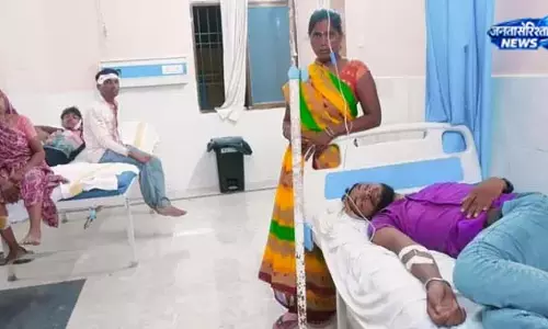 नहाने को लेकर लाठी-डंडे और ईंट-पत्थर चले